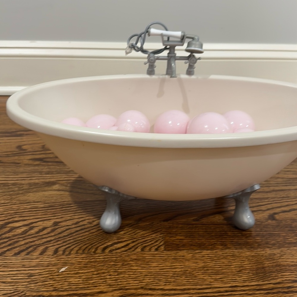 American Girl Bathtub and bubbles